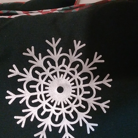 Set of 3 Snowflake Chrisrmas pillows - Picture 3 of 10